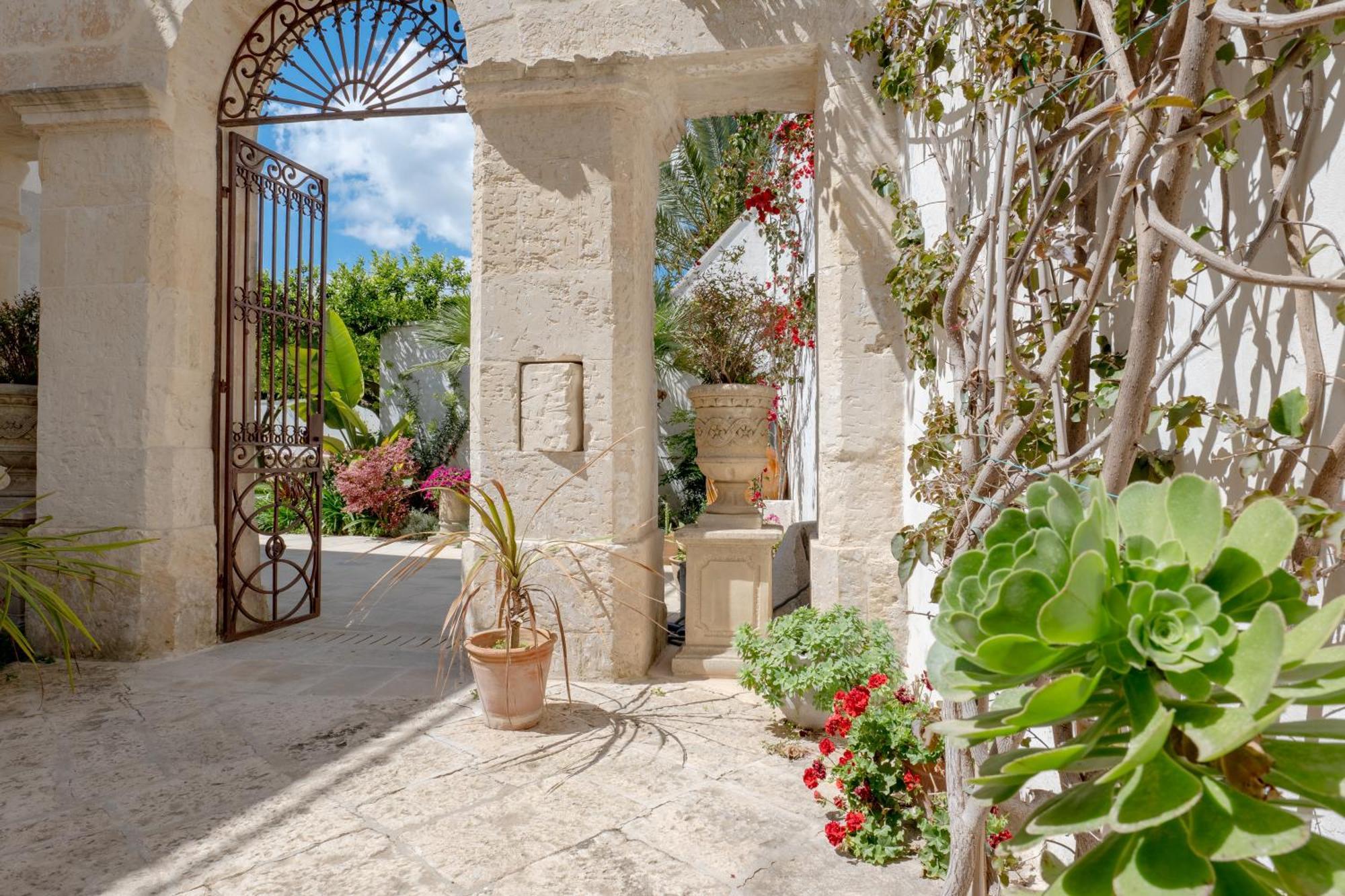 Palazzo Angelica - Luxury Retreat Otranto Bed & Breakfast Giurdignano Bagian luar foto